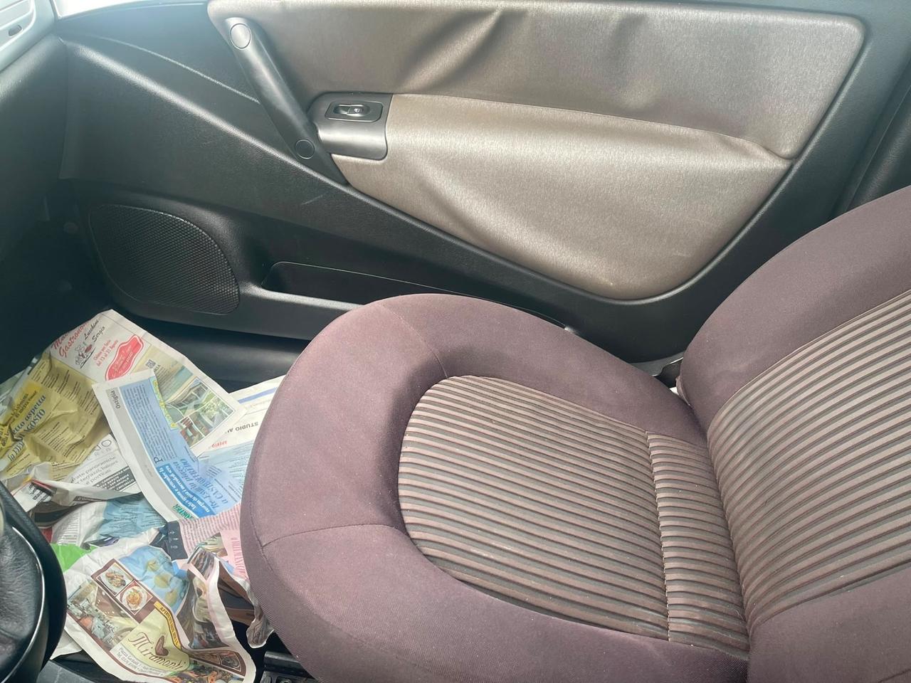 Lancia Ypsilon 1.3 MJT 75 CV Versus