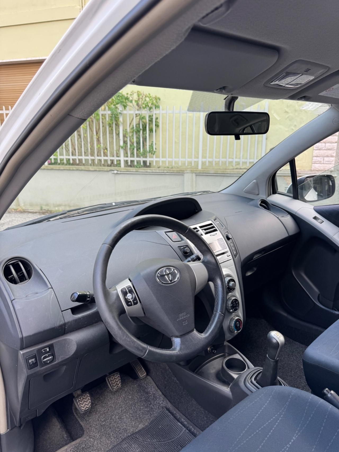 Toyota Yaris 1.0 5 porte