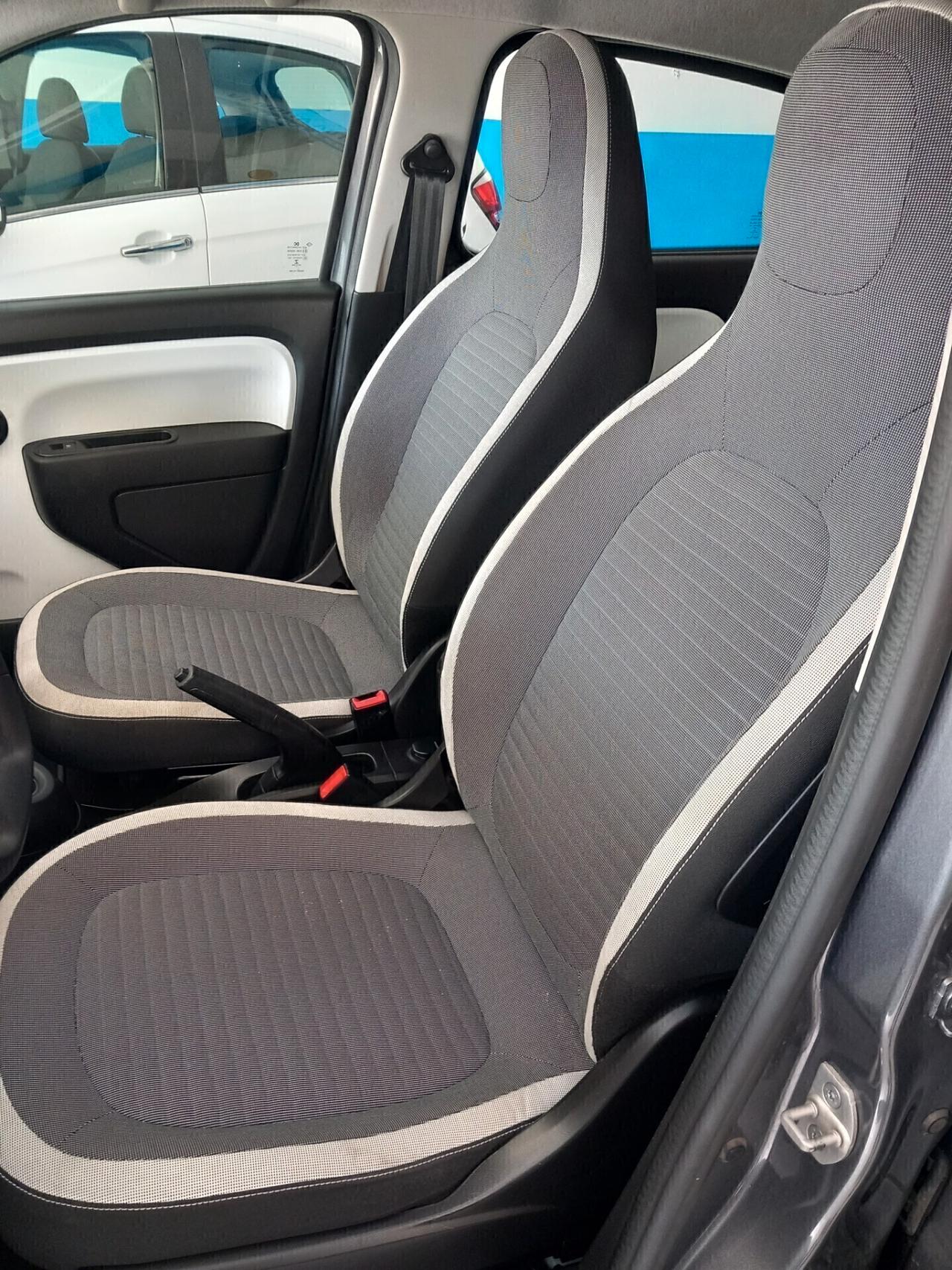 Renault Twingo anno 2017 automatica 1.0 benzina 23 mila km