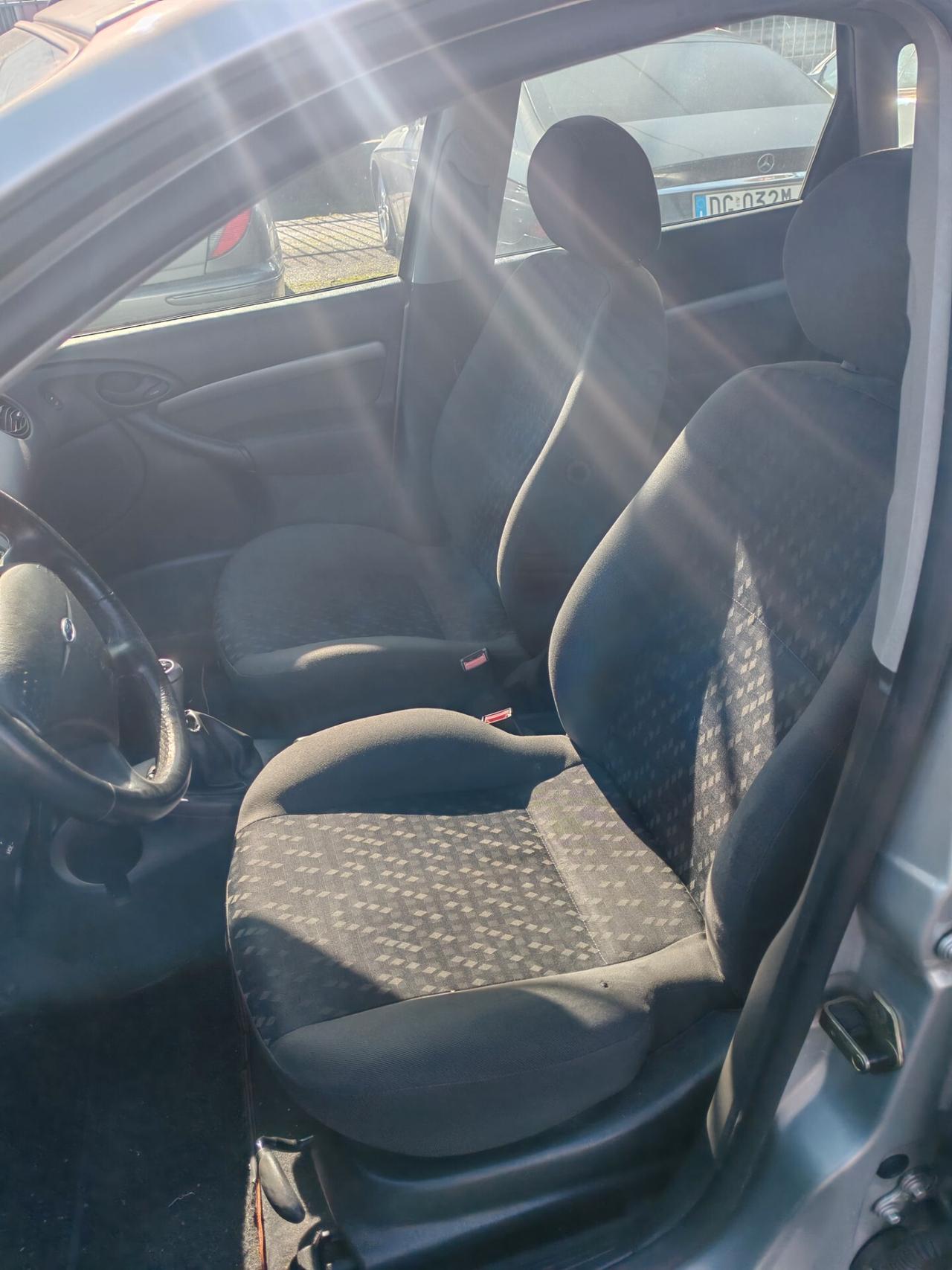 Ford Focus 1.6i 16V cat 5p.