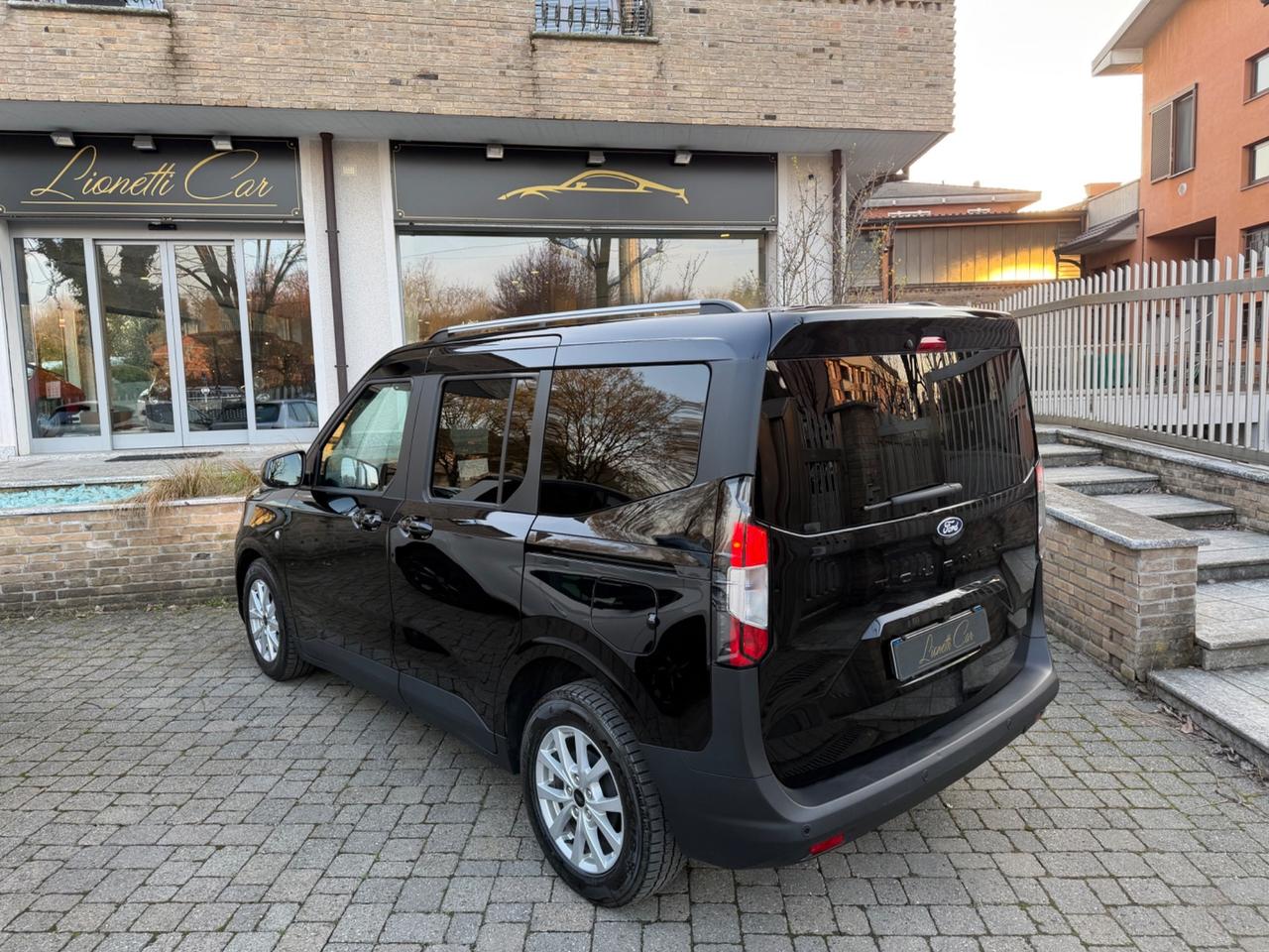 Ford Tourneo Courier 1.0 EcoBoost Powershift Active