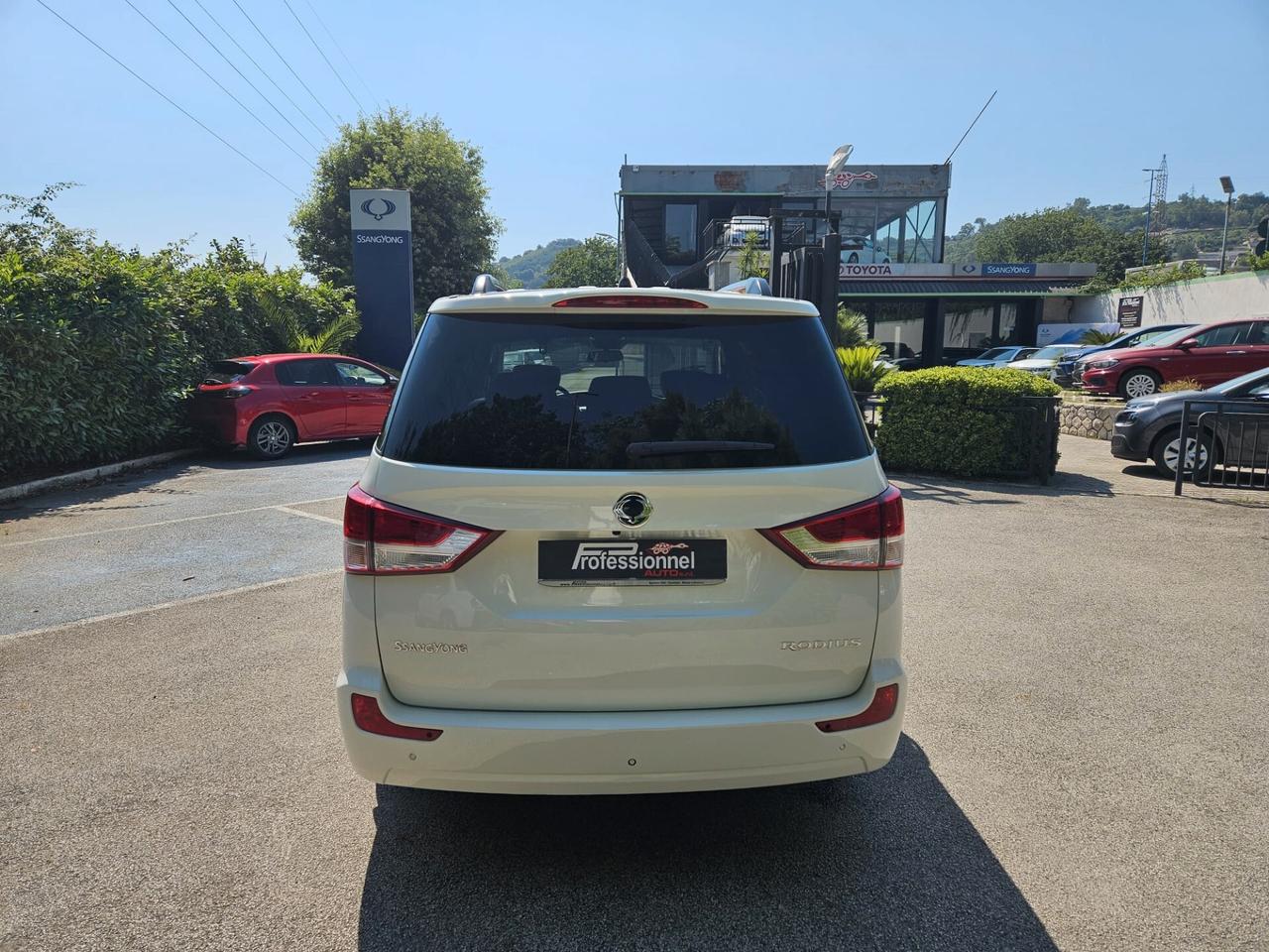 Ssangyong Rodius 2.2 Diesel 2WD M/T