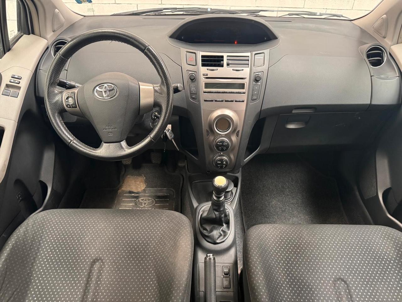 Toyota Yaris benzina adatta neopatentati