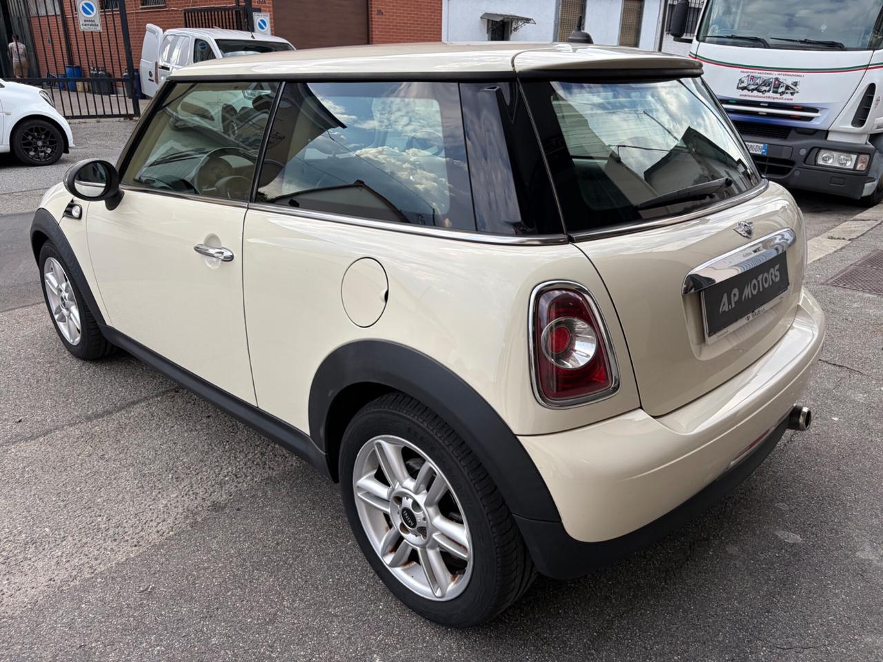Mini 1.6 16V Cooper D KM 100000