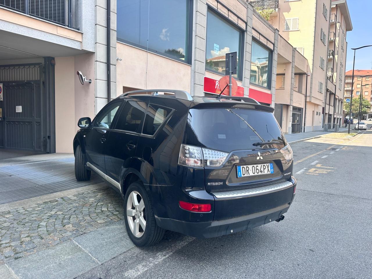 Mitsubishi Outlander 2.0 DI-D un vero 7 posti 4x4
