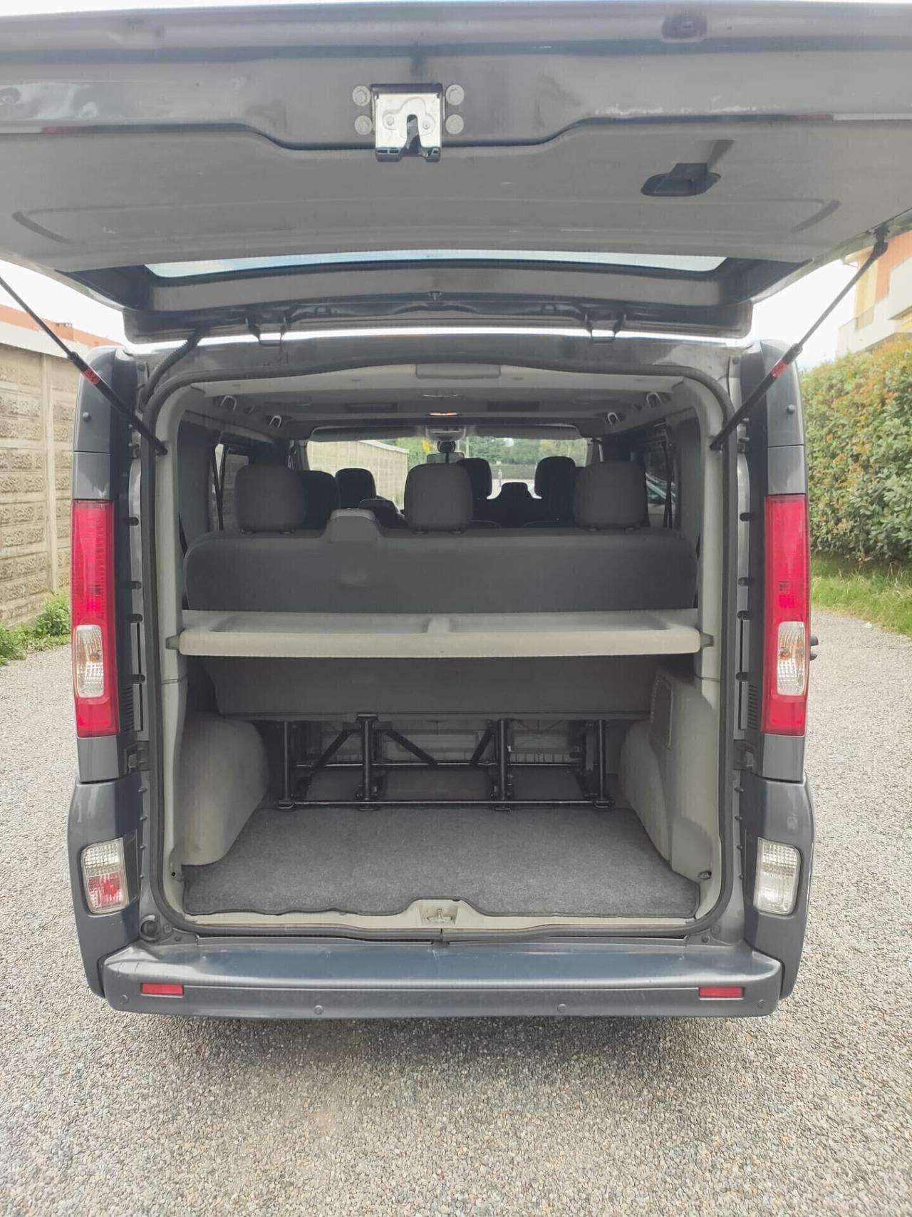 Opel Vivaro Tour Cosmo 2012