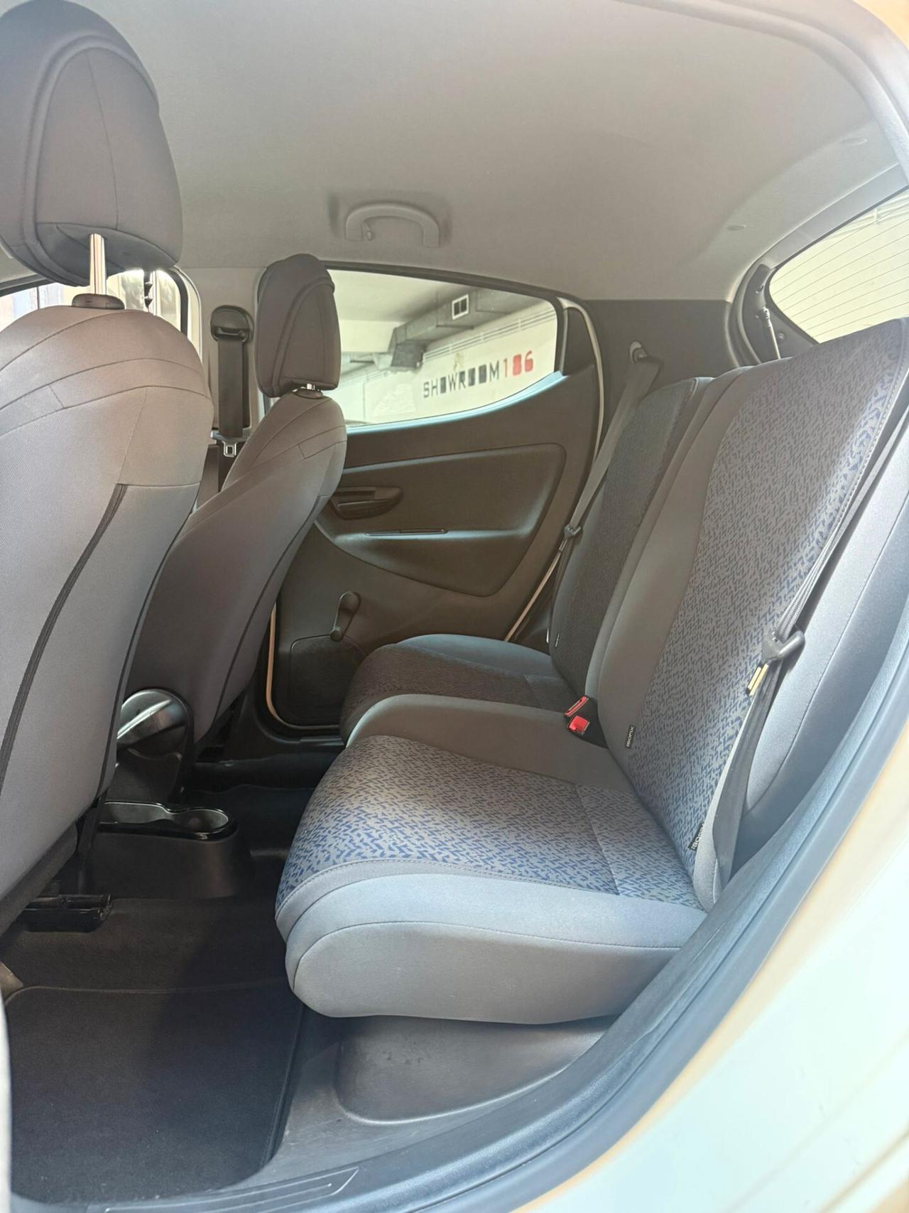 Lancia Ypsilon 1.0 FireFly 5 porte S&S Hybrid Ecochic Silver