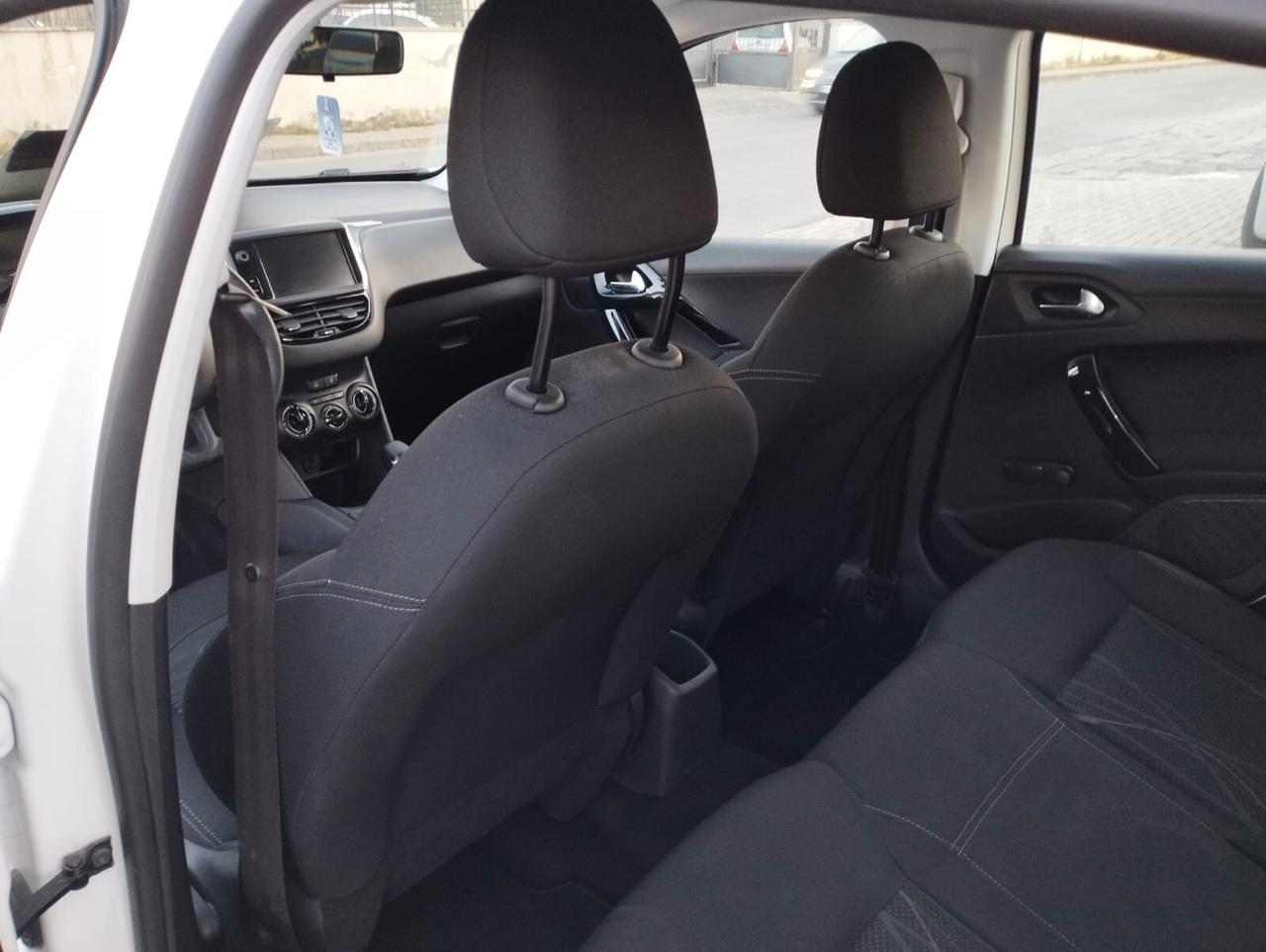 Peugeot 208 allure 2018