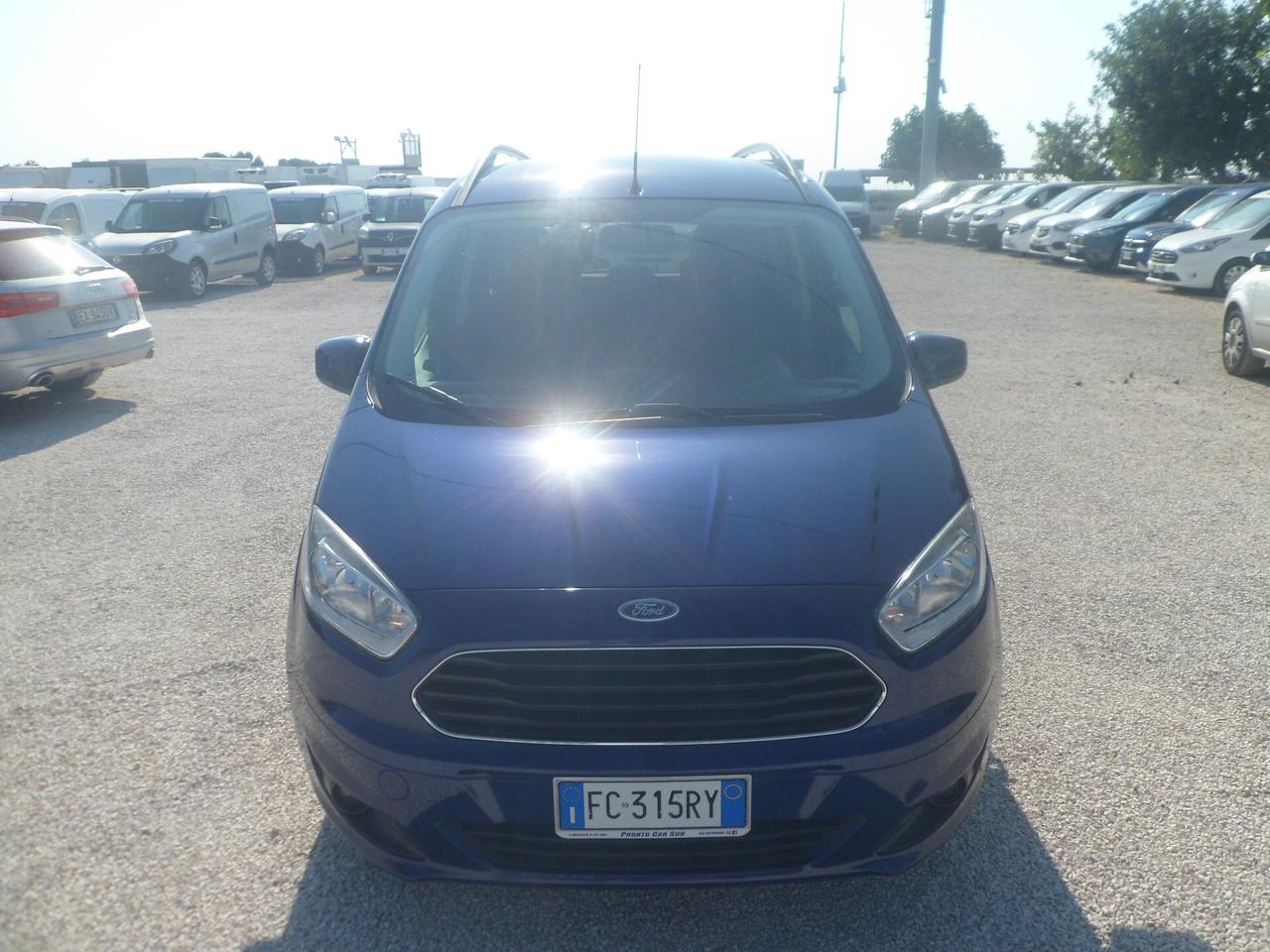 Ford Tourneo Courier 5 posti autovettura