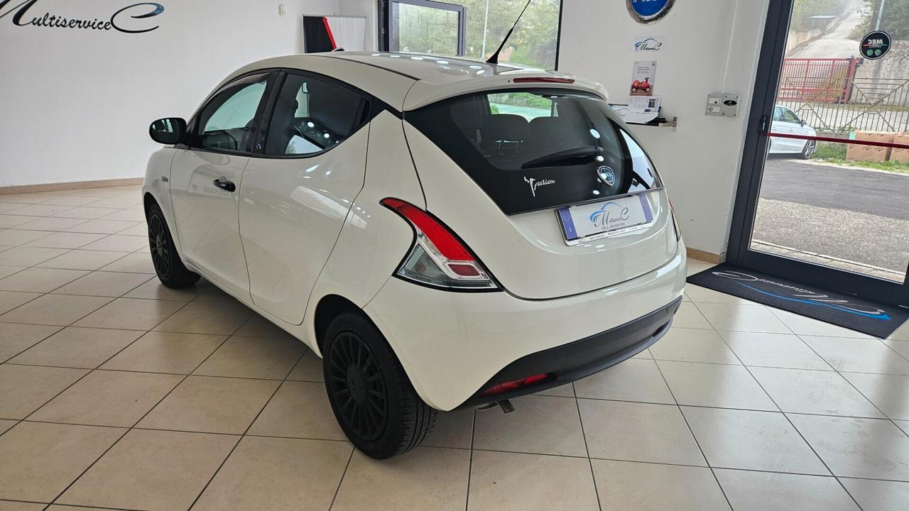 Lancia Ypsilon 1.2 69 CV 5 porte GPL Ecochic Elefantino Blu