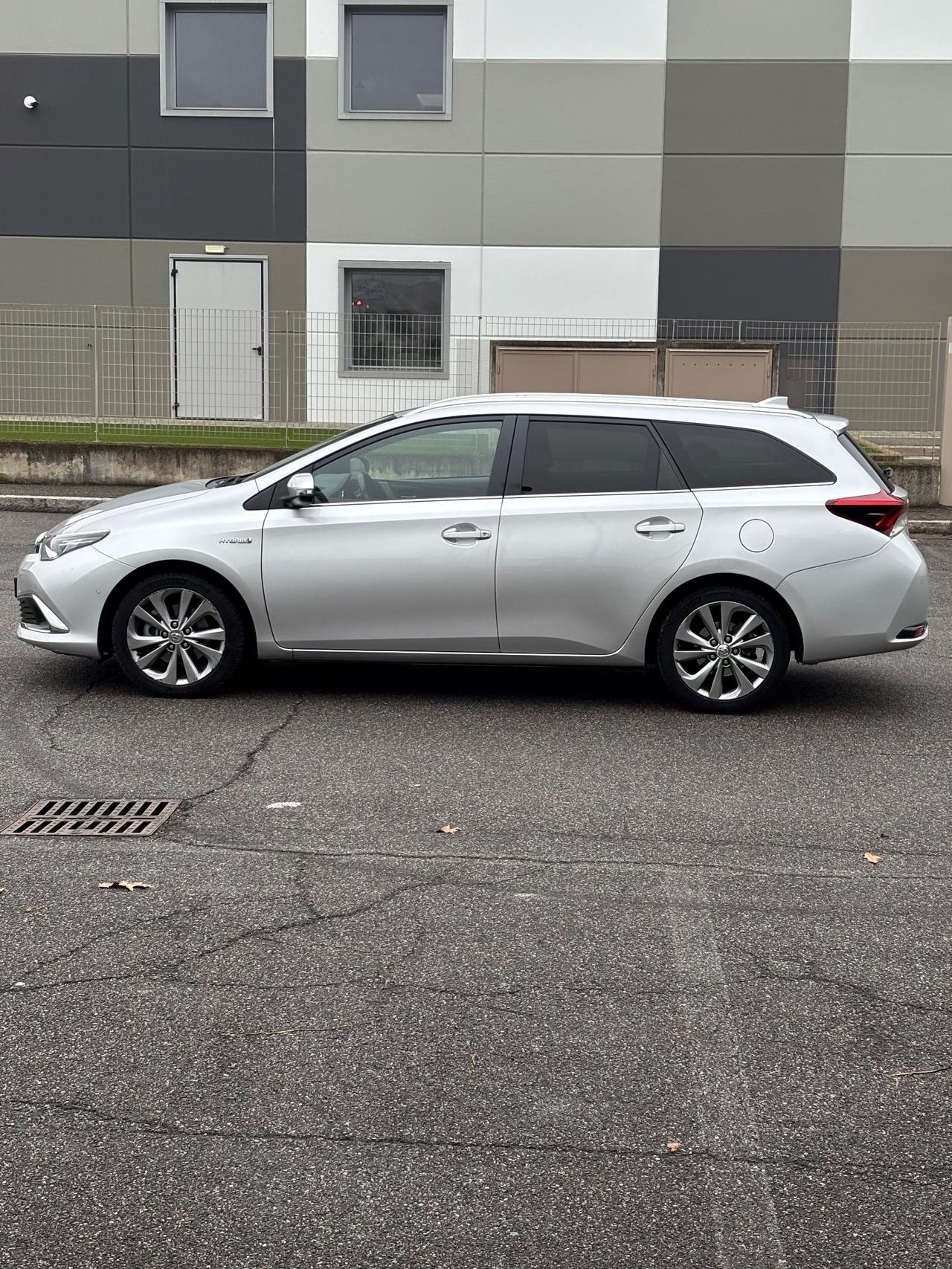 Toyota Auris Touring Sports 1.8 Hybrid Lounge