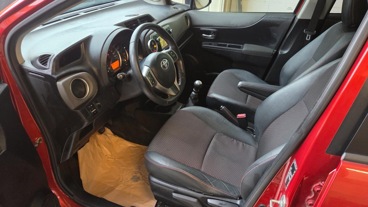 Toyota Yaris 1.3 5 porte Lounge full