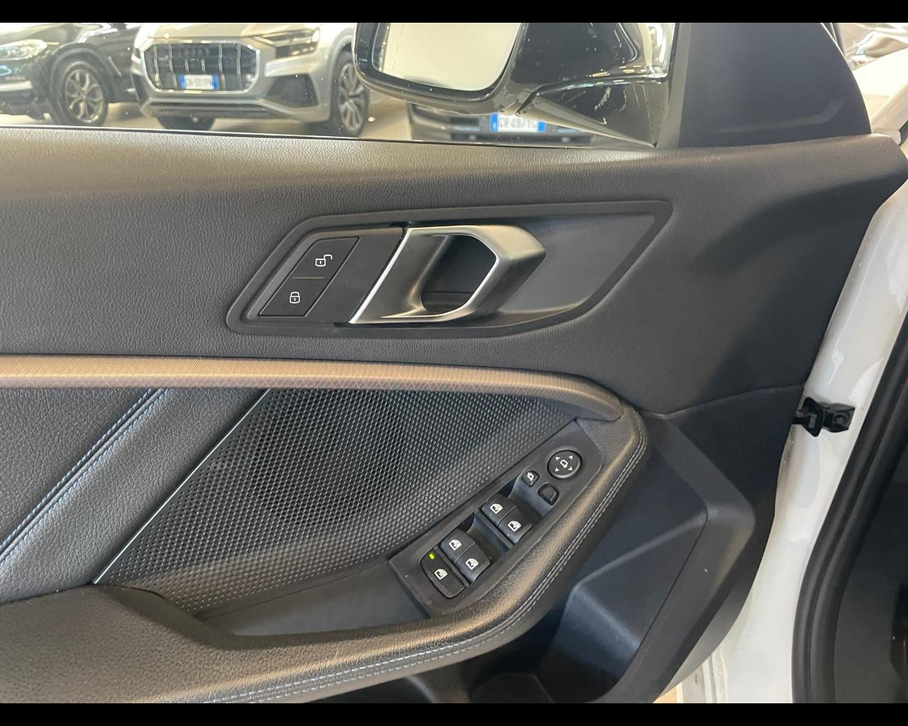 BMW Serie 1 (F40) - 118d 5p. Msport