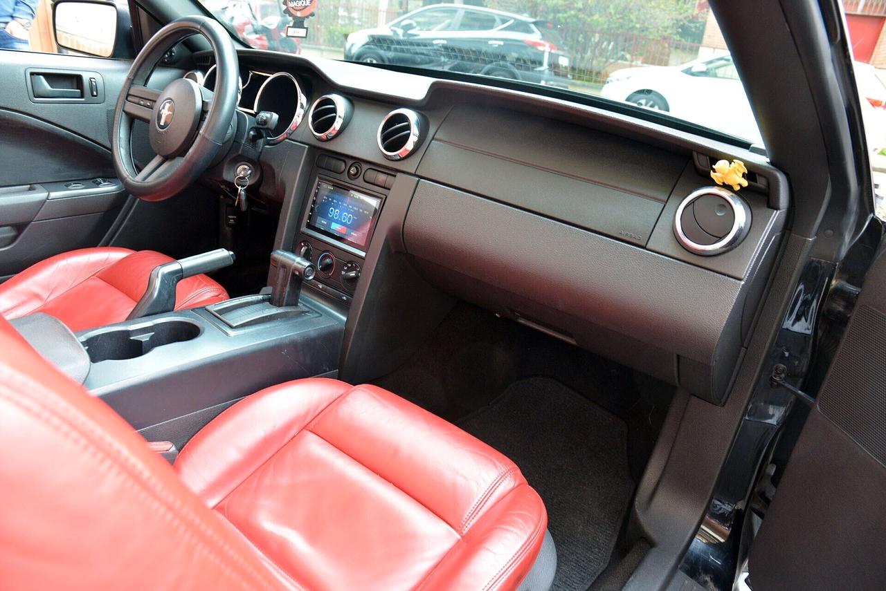 Ford Mustang 4.0 V6 cabrio a Firenze