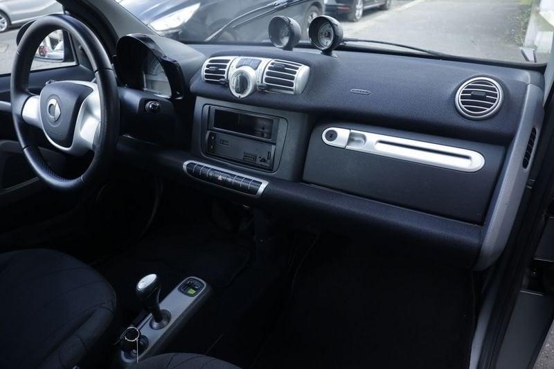 smart fortwo smart fortwo 1000 52 kW MHD cabrio Urbanrunner 52KW ANNO 2014