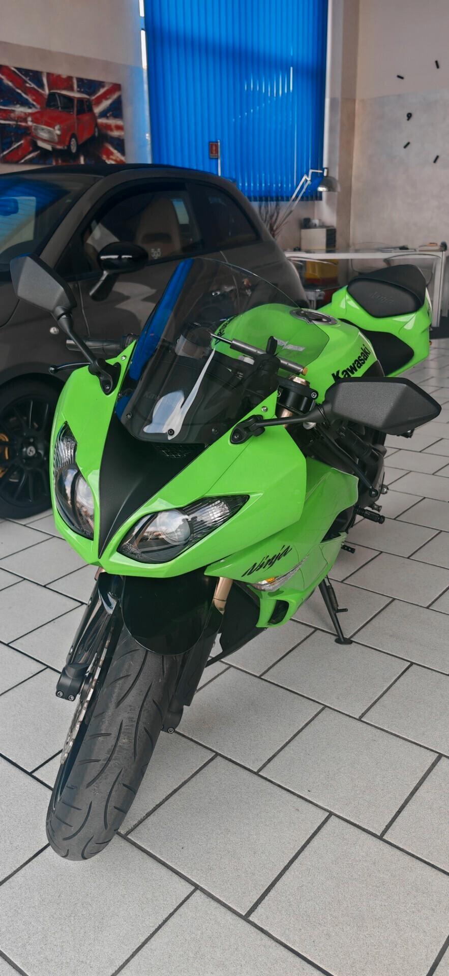 Kawasaki Ninja 600 ZX-6R RACING