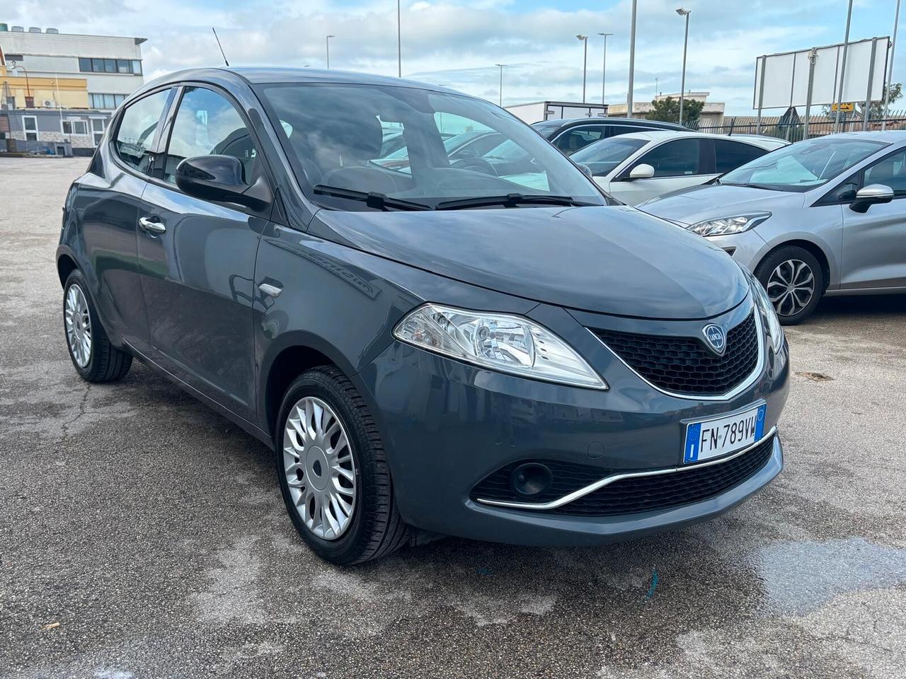 Lancia Ypsilon 1.2 69 CV 5 porte Gold