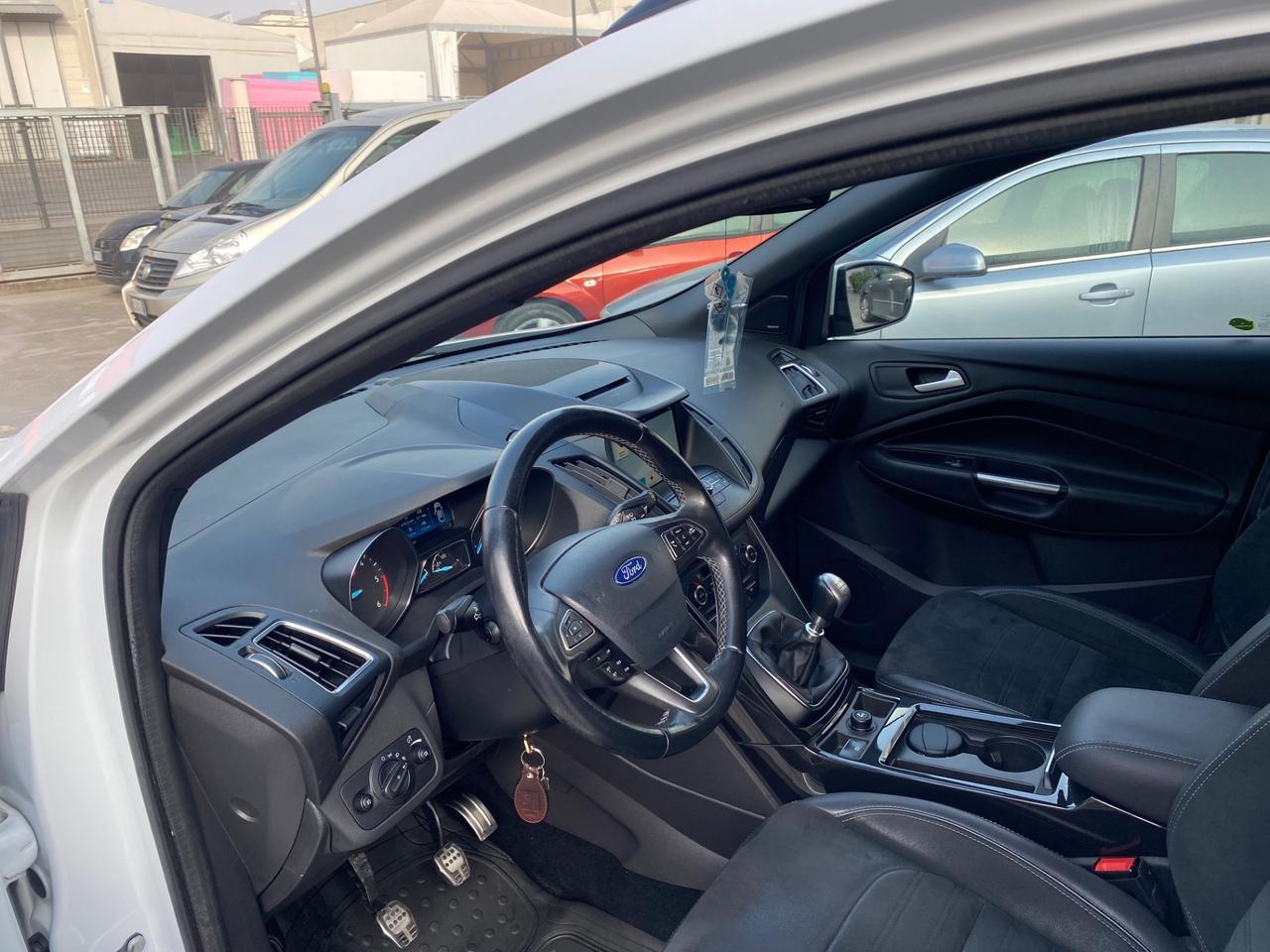 Ford Kuga 1.5 TDCI 120 CV S&S 2WD ST-Line