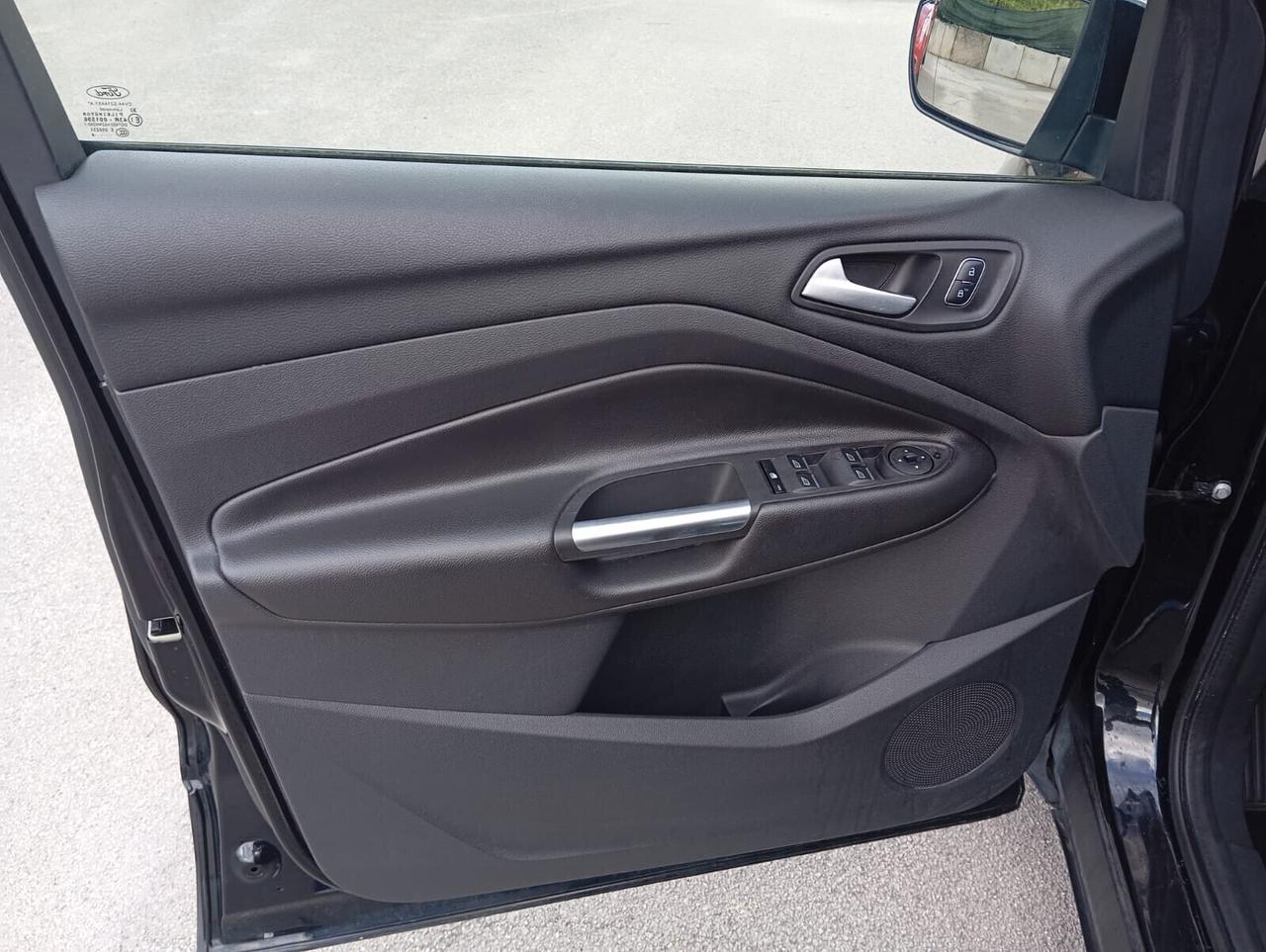 Ford Kuga 1.5 TDCI 120 CV S&S 2WD Powershift ST-Line