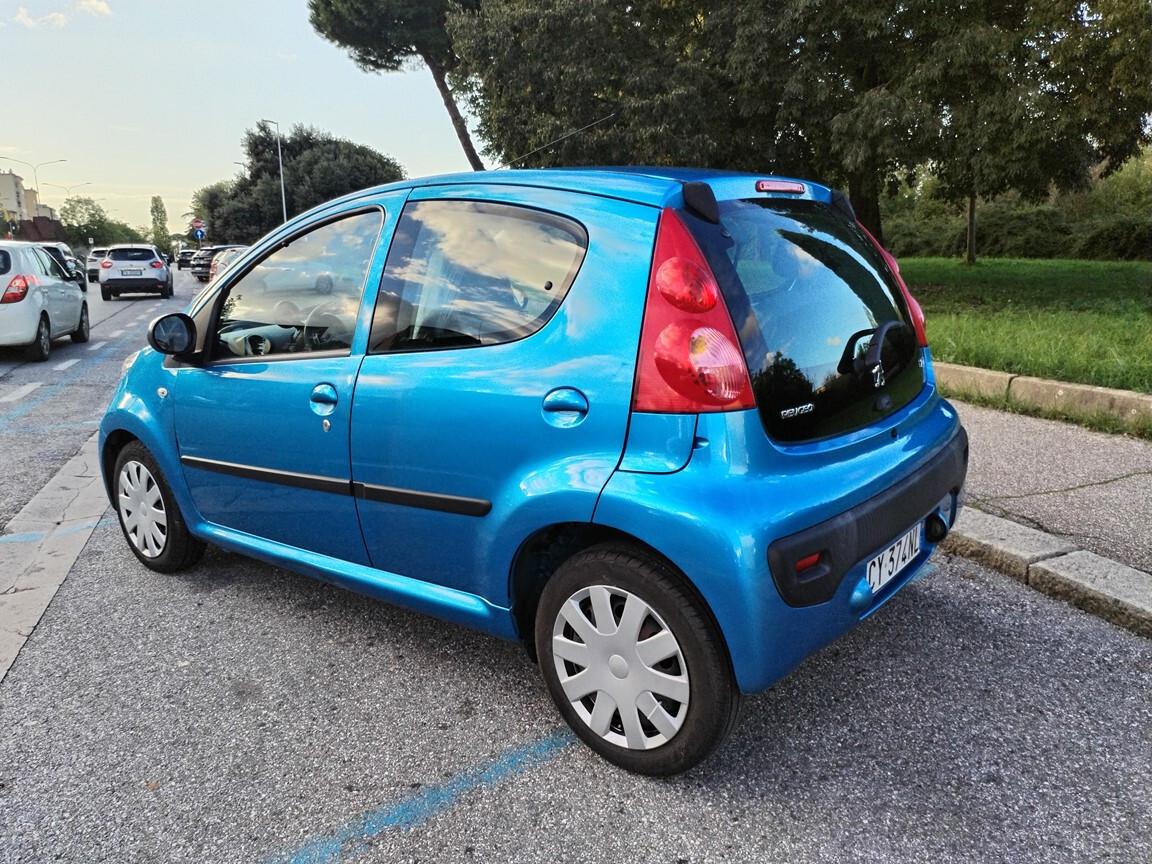 Peugeot 107 1.0 5p. Plaisir 77000km unipro anziana manutenzioni fatte full optionals