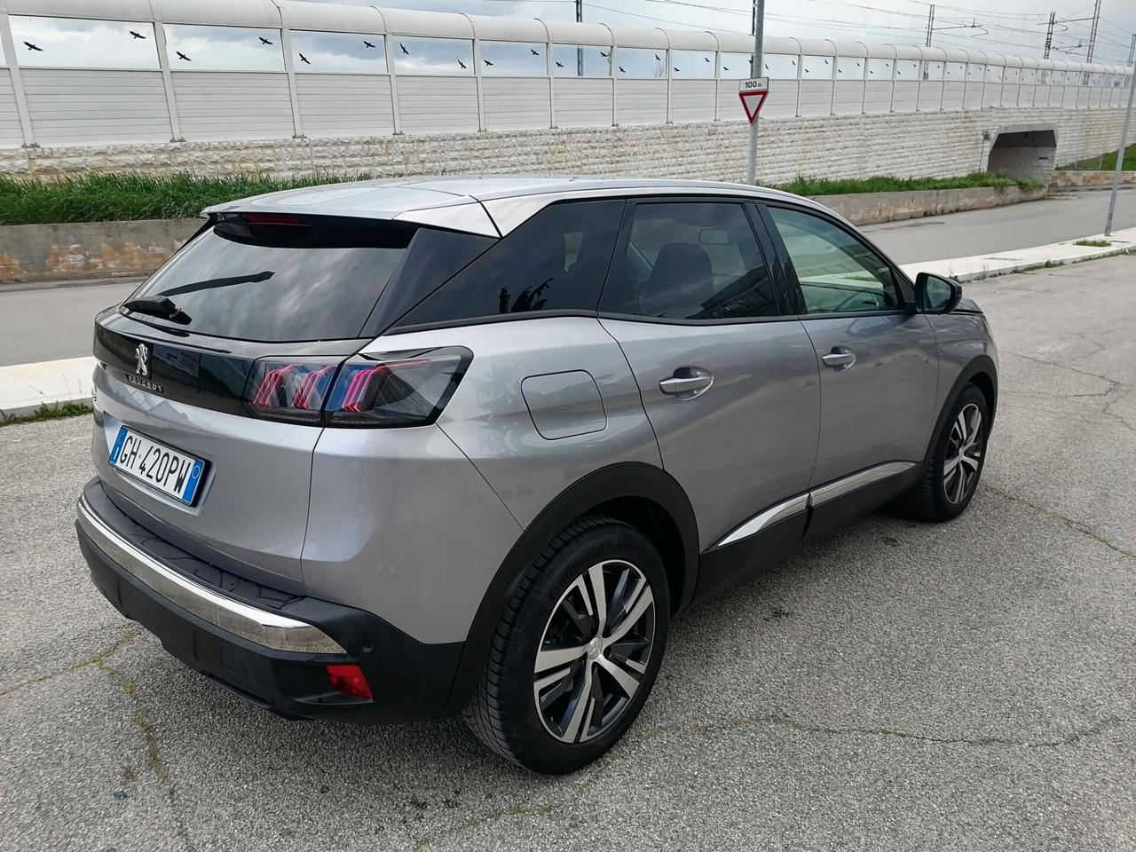 PEUGEOT 3008 ALLURE 1.5 BLUEHDI 130CV FULL LED AUTOMATICA