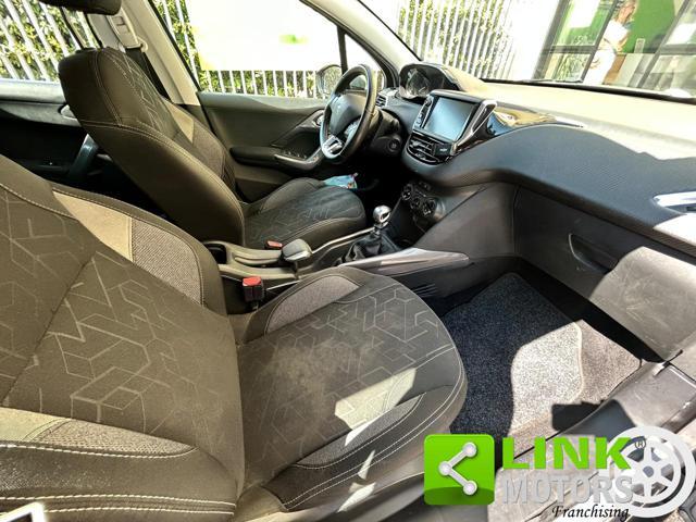PEUGEOT 2008 .