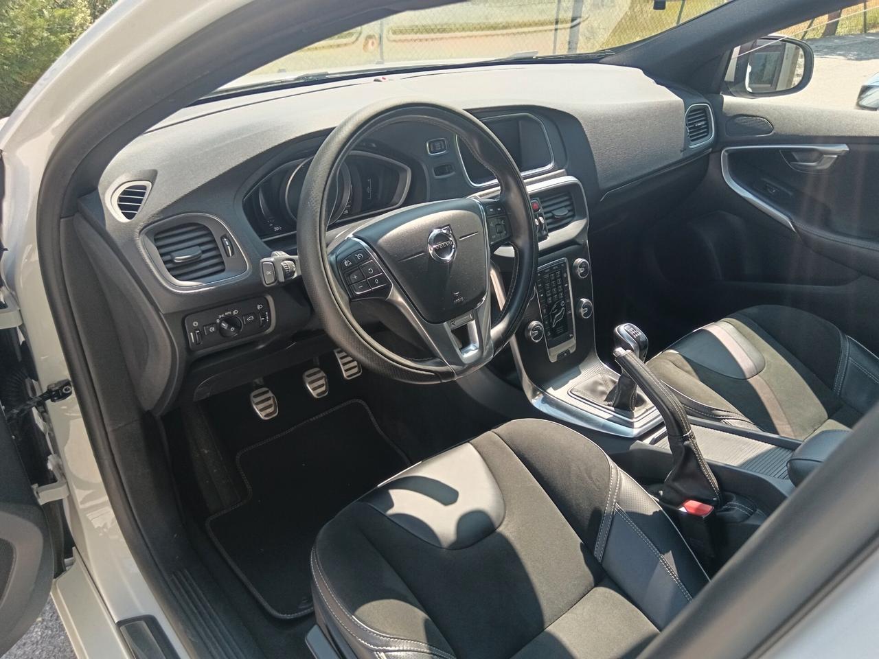 Volvo V40 2.0 D2 120CV R DESIGN NUOVISSIMA