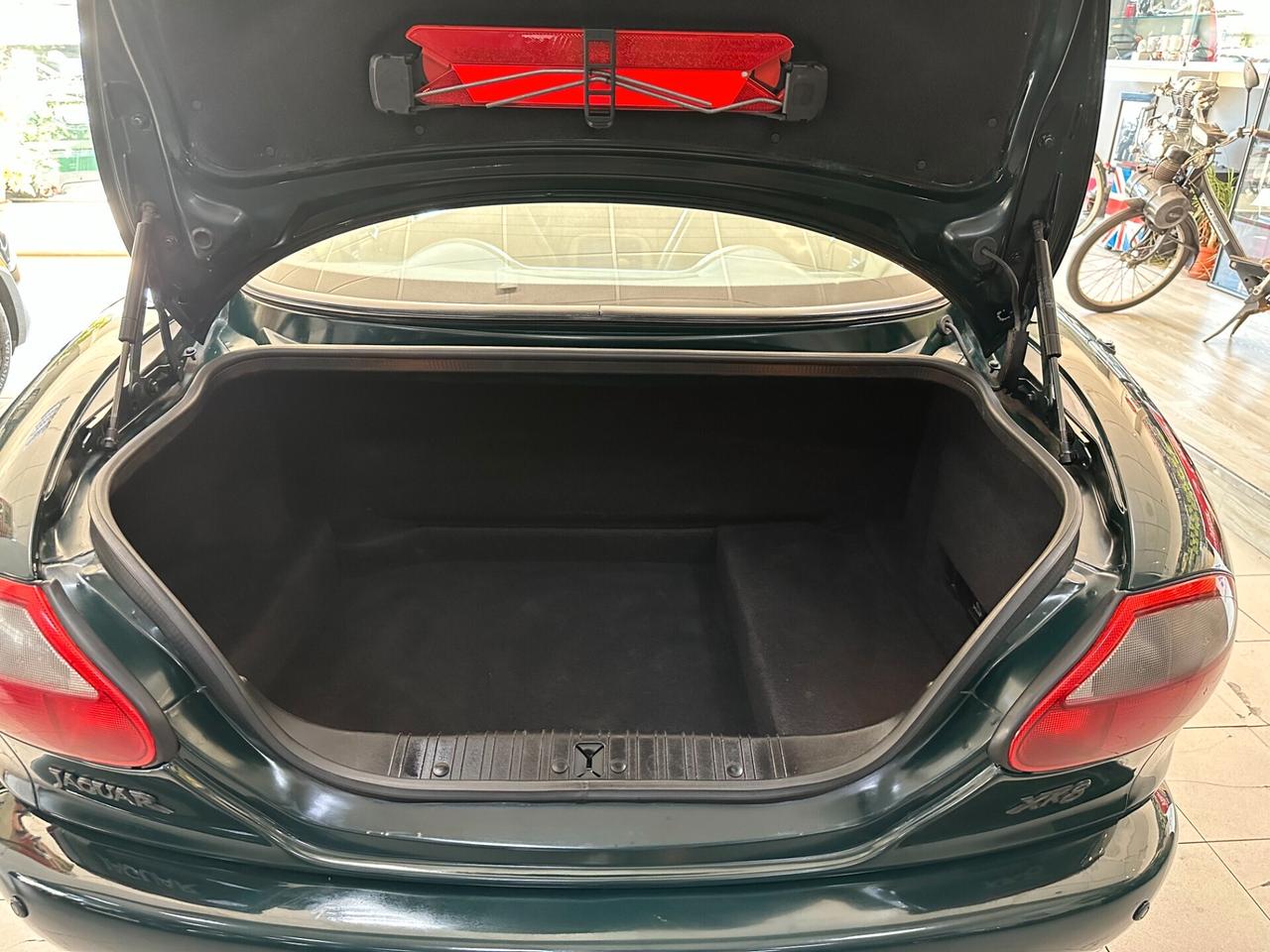 JAGUAR XK8 COUPE' UNICOPROP. PARI AL NUOVO ISCRITTO ASI