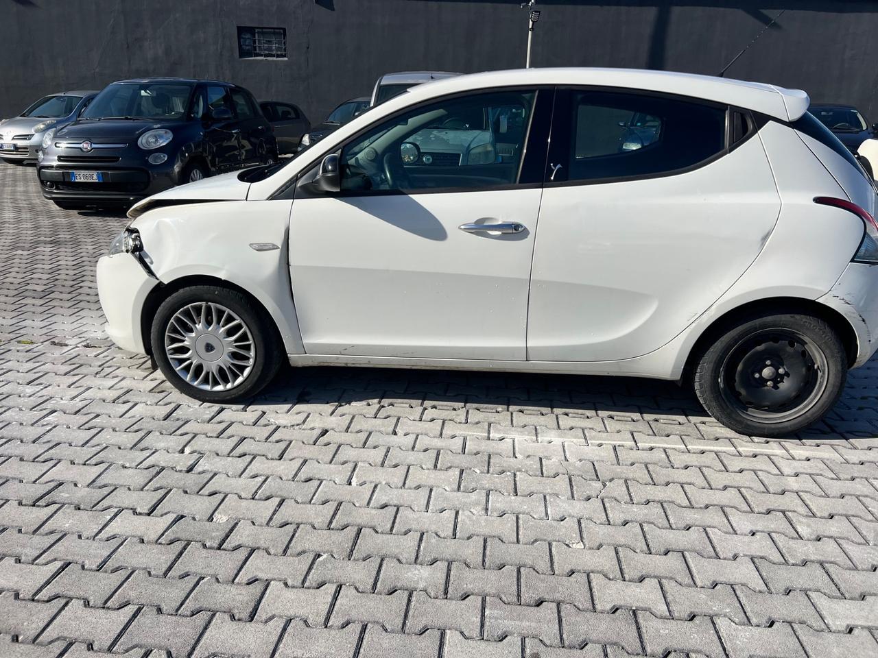 Lancia Ypsilon 1.2 69 CV 5 porte GPL Ecochic Silver