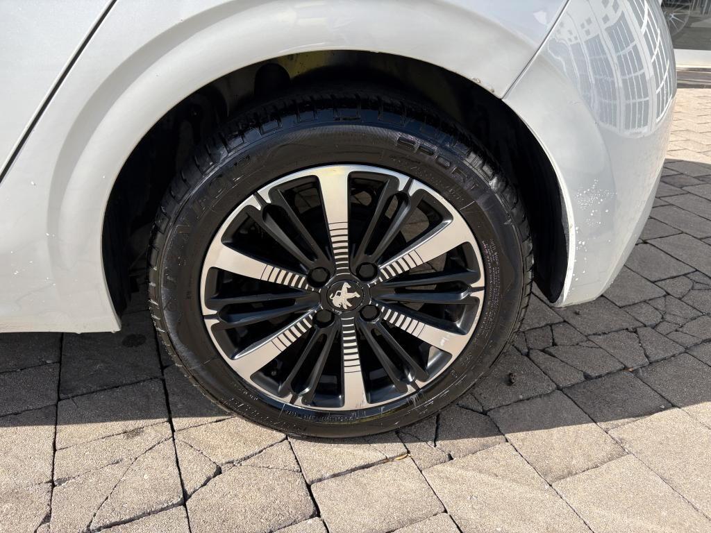 Peugeot 208 PureTech 5 porte Signature