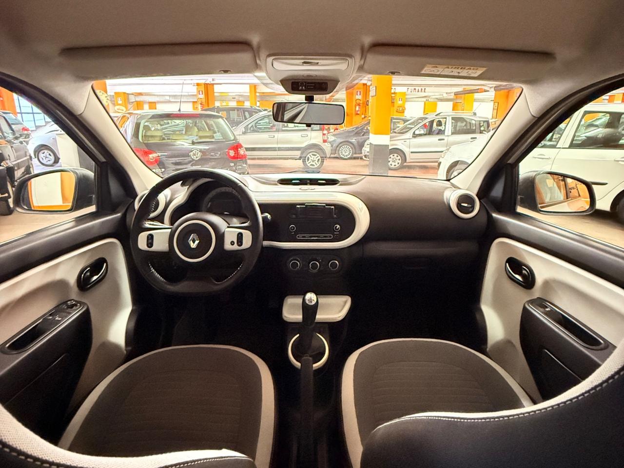 MERAVIGLIOSA RENAULT TWINGO CON SOLI 80.769 KM ADATTA A NEOPATENTATI