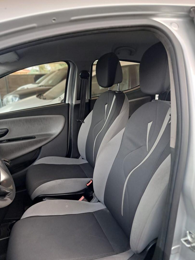 Lancia Ypsilon 1.2 69 CV 5 porte Silver