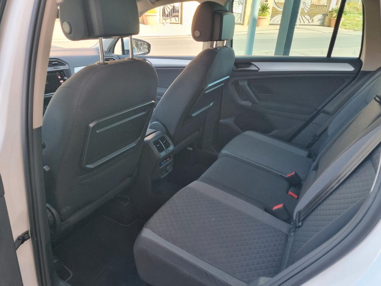 Volkswagen Tiguan 2.0 TDI SCR DSG Sport R Line
