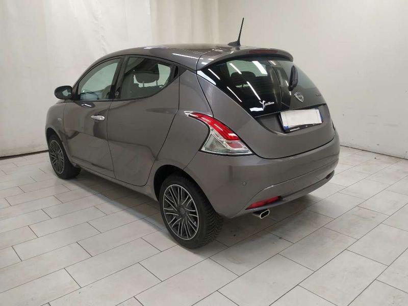 Lancia Ypsilon 1.0 firefly hybrid Gold s&s 70cv