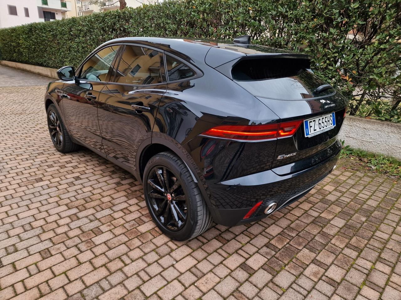 Jaguar E-Pace 2.0d 180 AWD TETTO