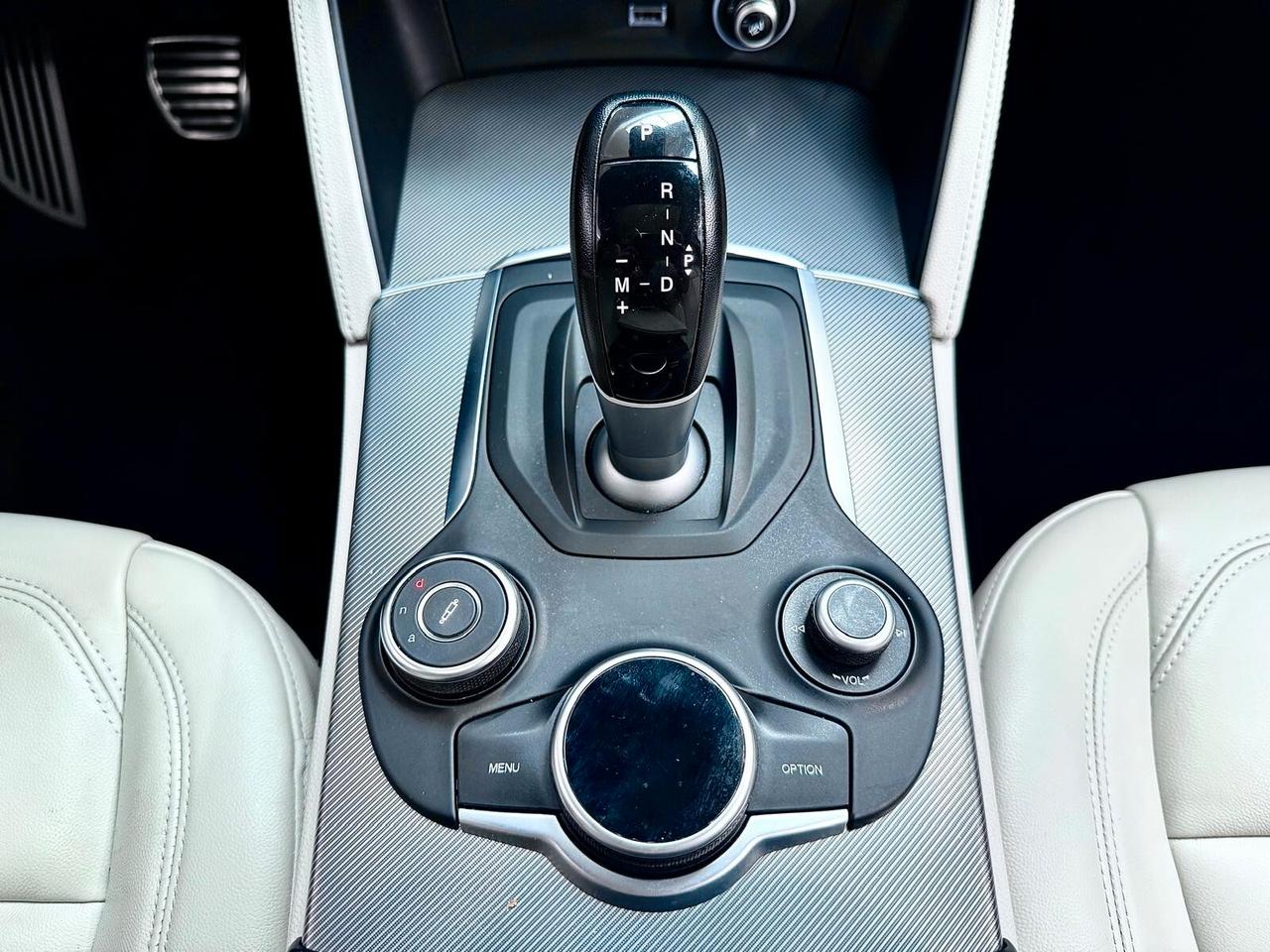 Alfa Romeo Stelvio 2.2 Turbodiesel 210 CV AT8 Q4 Executive