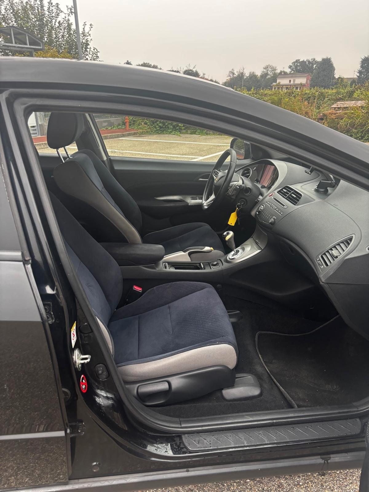 Honda Civic 1.8 i-VTEC 5p. Exec. LH i-P i-Sh AUTOMATICA