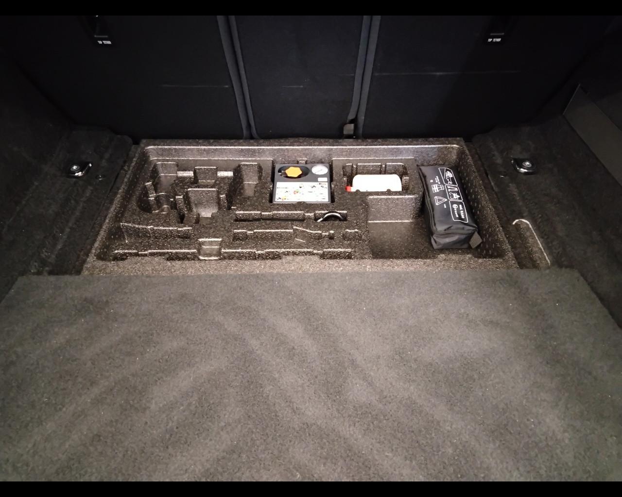 JAGUAR E-Pace 2021 - E-Pace 2.0d i4 mhev R-Dynamic SE awd 163cv aut