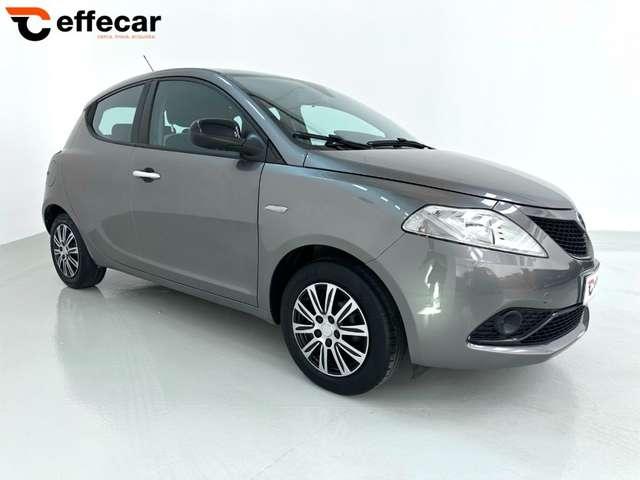 Lancia Ypsilon 1.2 69 CV 5 porte NEOPATENTATI