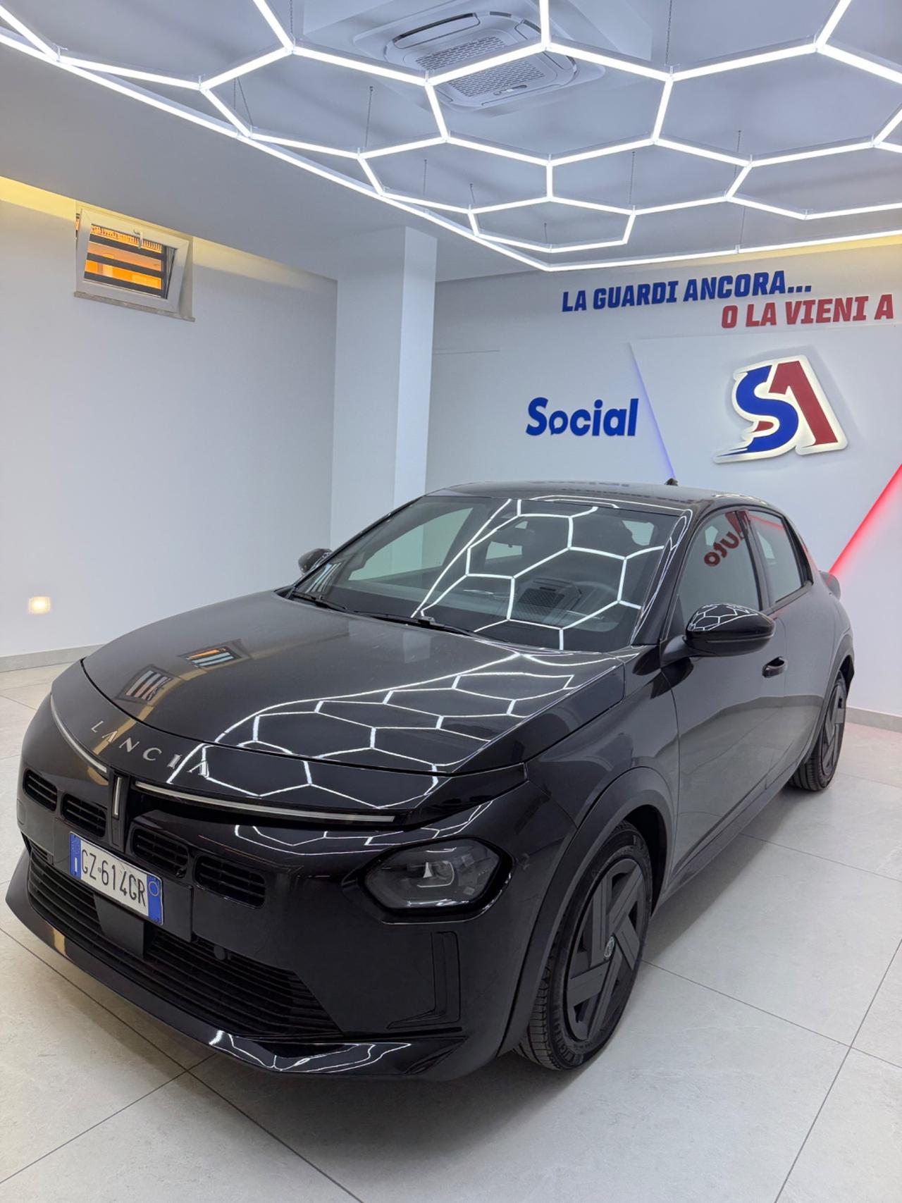 Lancia Ypsilon Hybrid e-DCT