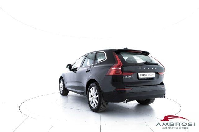 VOLVO XC60 Mild Hybrid B4 (d) AWD automatico Momentum Pro