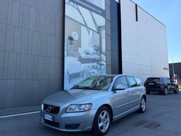Volvo V50 D2 R-design