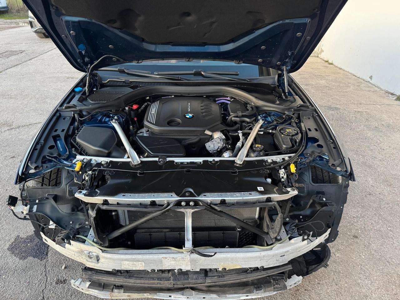 BMW 520 d Touring mhev 48V xdrive Luxury FURTO PARZIALE