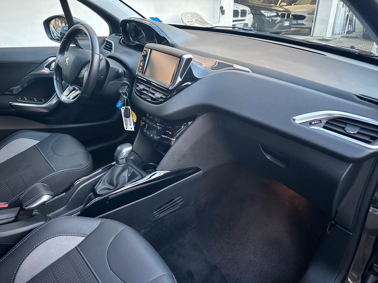 Peugeot 2008 PureTech 82 Allure*EURO6*28.000KM*