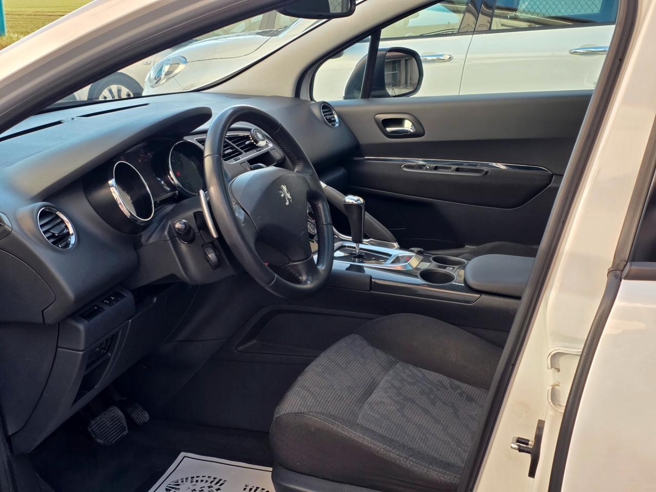 Peugeot 3008 1.6 HDi 112CV cambio robotizzato Business