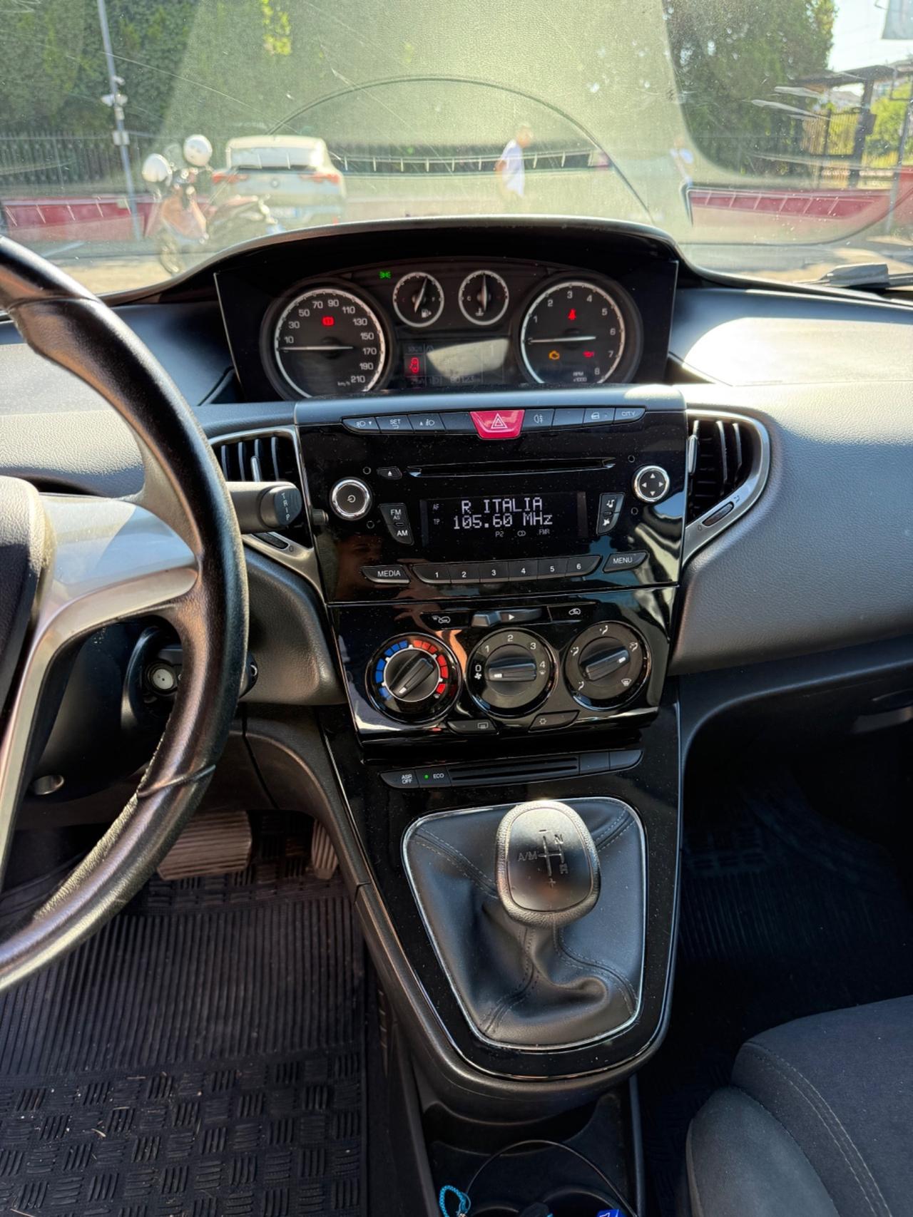 Lancia Ypsilon 0.9 TwinAir 85 CV 5 porte S&S Silver