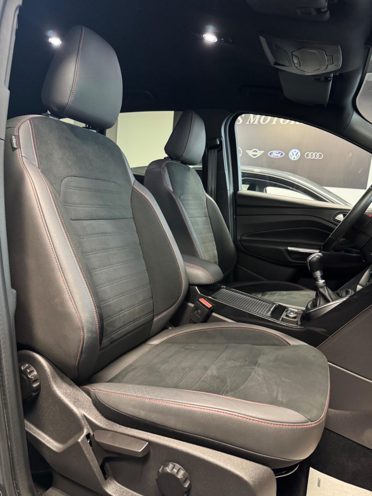 Ford Kuga 2.0 TDCI ST LINE DA VETRINA