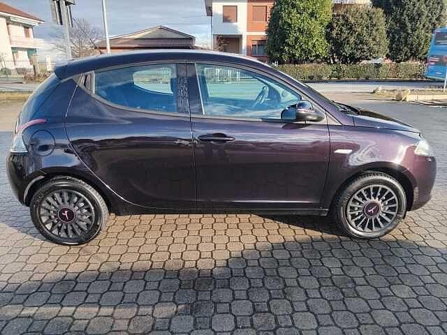 Lancia Ypsilon 1.2 69 CV 5 porte Elefantino