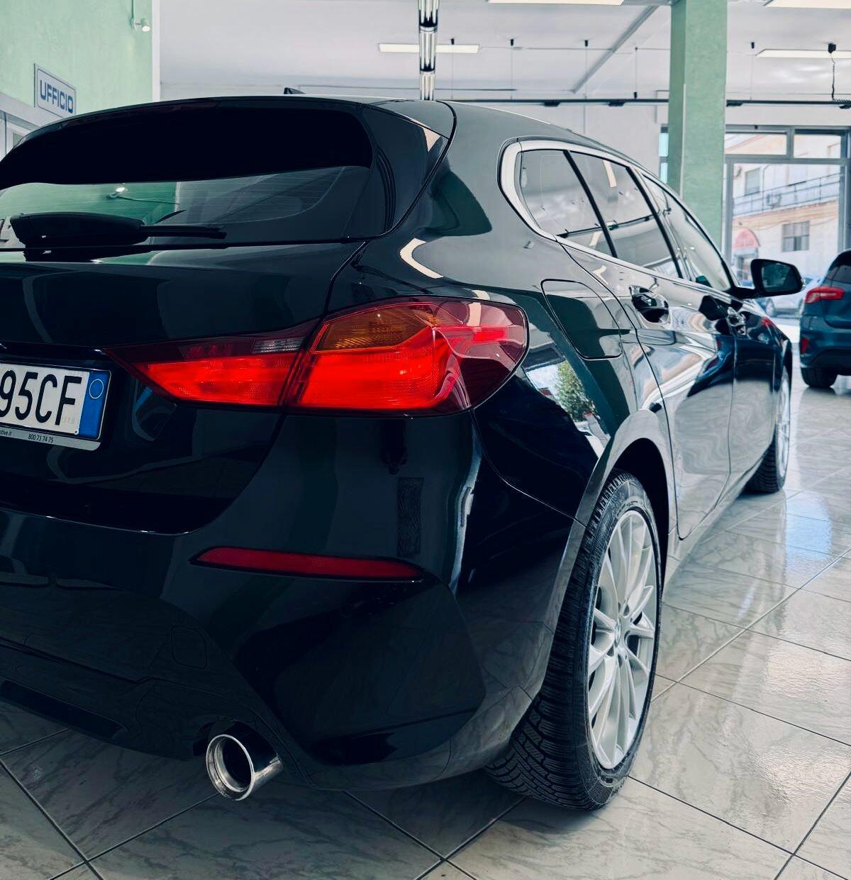 Bmw 118 118d 5p. Business Advantage