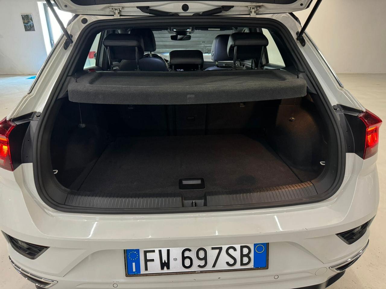 VOLKSWAGEN T-ROC RLINE